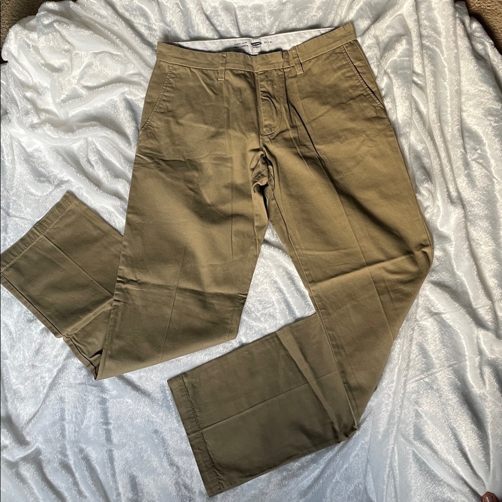 Dress Men's neutral color pants